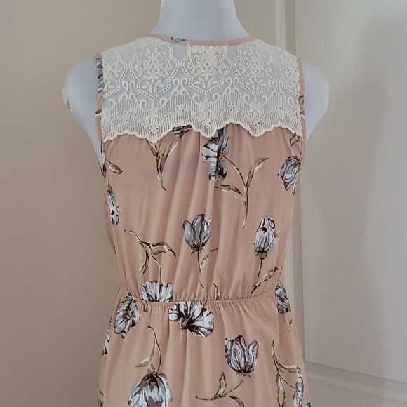 Floral Maxi Dress - Picture 7 of 9